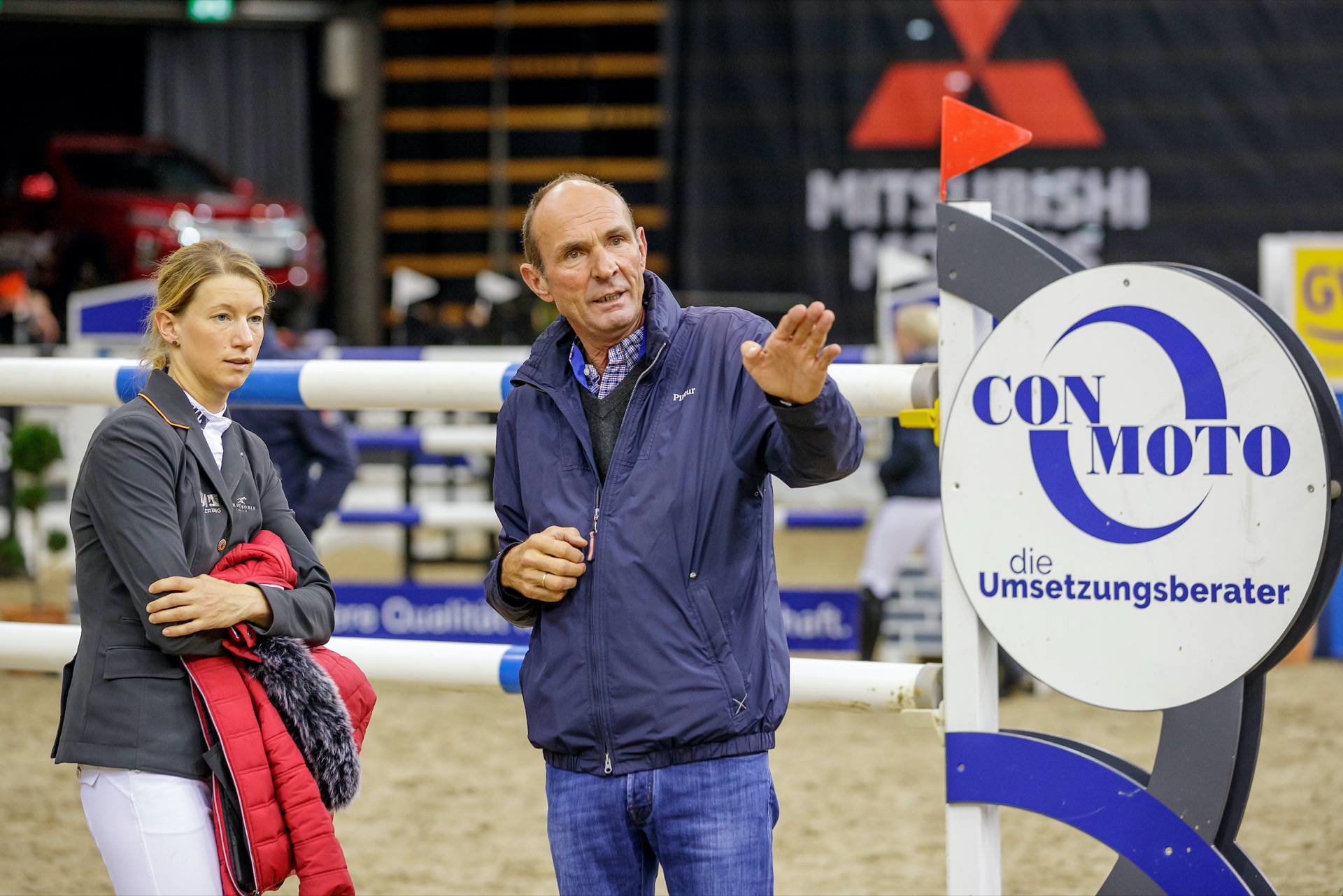 AUFFARTH Sandra (GER), BÖCKMANN Gilbert (Trainer) Oldenburg - AGRAVIS Cup 2019 Impression am Rande Großer Preis von Oldenburg präsentiert von AGRAVIS und den regionalen Raiffeisen-Genossenschaften, GVO Versicherung, MITSUBISHI MOTORS, Familie Wendeln sowie weiteren Partnern der Region Weser-Ems CSI3* - Int. Springprüfung mit Stechen - 1.55 m 03. November 2019 © www.sportfotos-lafrentz.de/Stefan Lafrentz